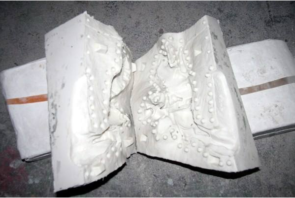 如何避免模具硅膠制品破裂？