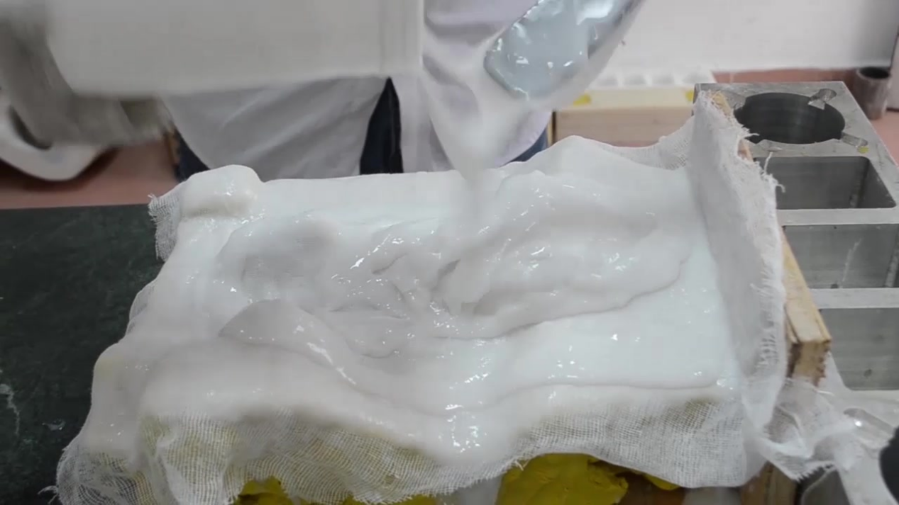 縮合型模具硅膠刷模和倒模適合用什么硬度的硅膠？